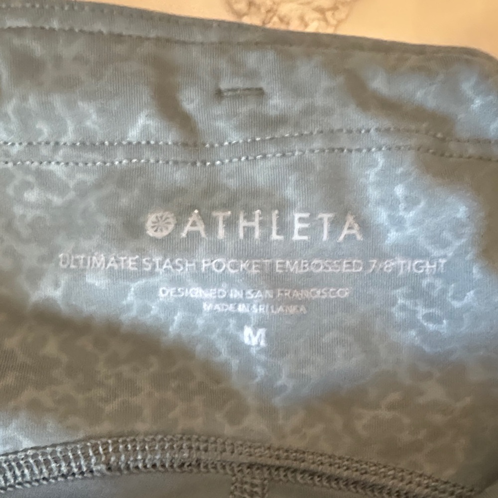 Athleta Embossed 7/8 Tights in Light Gray